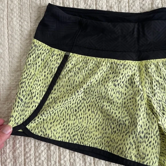 Lululemon Women Run Times Short 4" Dottie Dash Clarity Yellow Black Polka Dot 6 - Picture 6 of 9